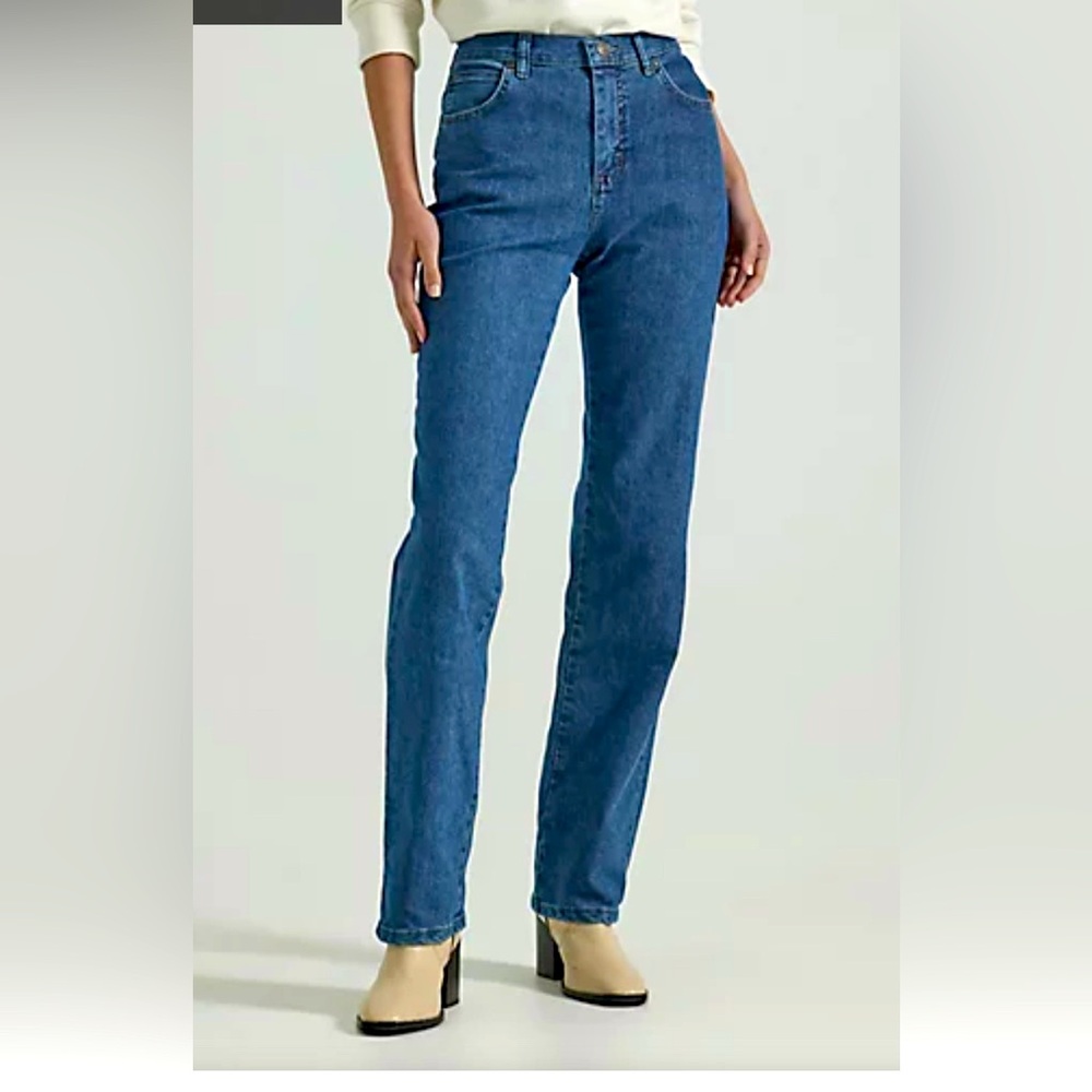 Lee Women’s Classic Fit Straight Leg Jeans Size 10P.